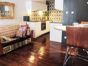 1 Bedroom Designer Urban Bolthole in New Town, Edinburgh, Scotland